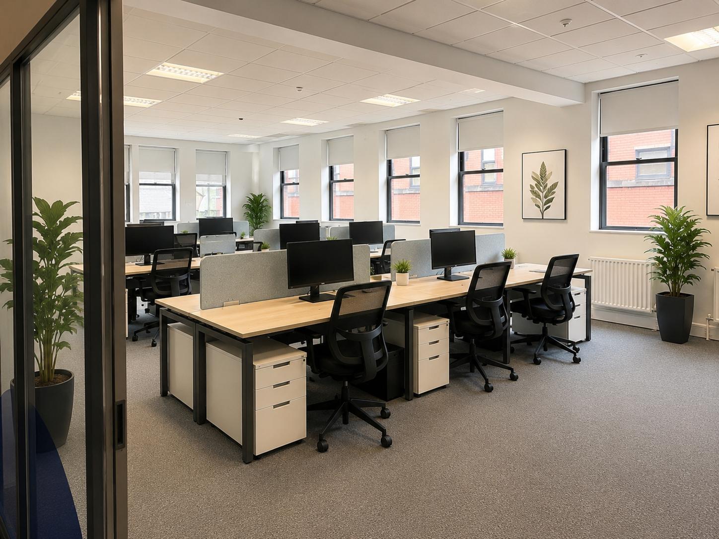 The Feature — 4–6 desks